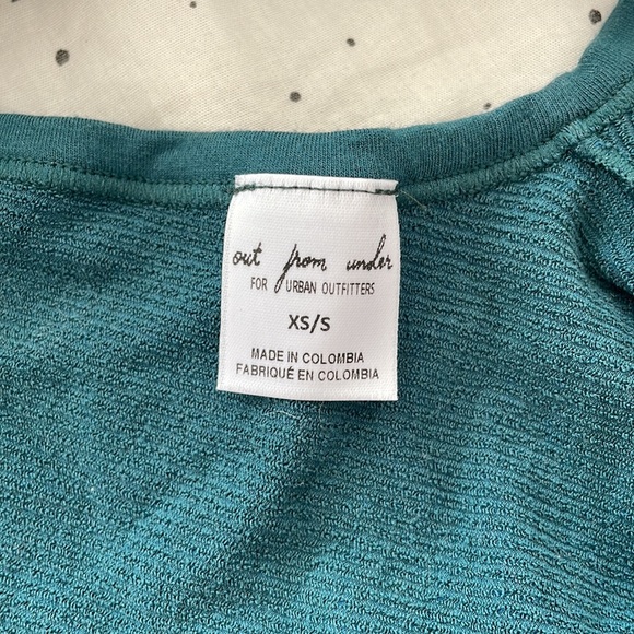 UO twist crop tank - Picture 3 of 4